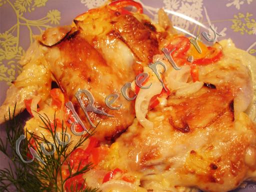 Куриные крылышки, маринованные луком и болгарским перцем