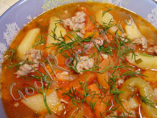 Острый томатный суп с фаршем и болгарским перцем
